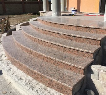 Полированные гранитные ступени в Крыму гранитные ступени